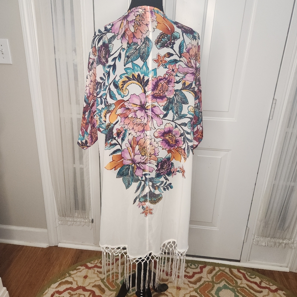 EST 1946 Floral and Fringe Kimono‎ Size Large - Picture 3 of 6